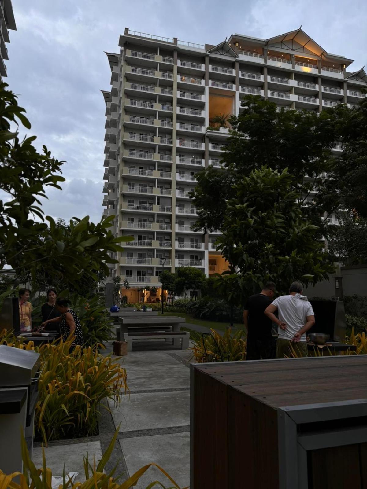 2 Bedroom Condo Unit Near Sm Bf & Naia At The Atherton By Dmci With 2 Balcony Paranaque City ภายนอก รูปภาพ