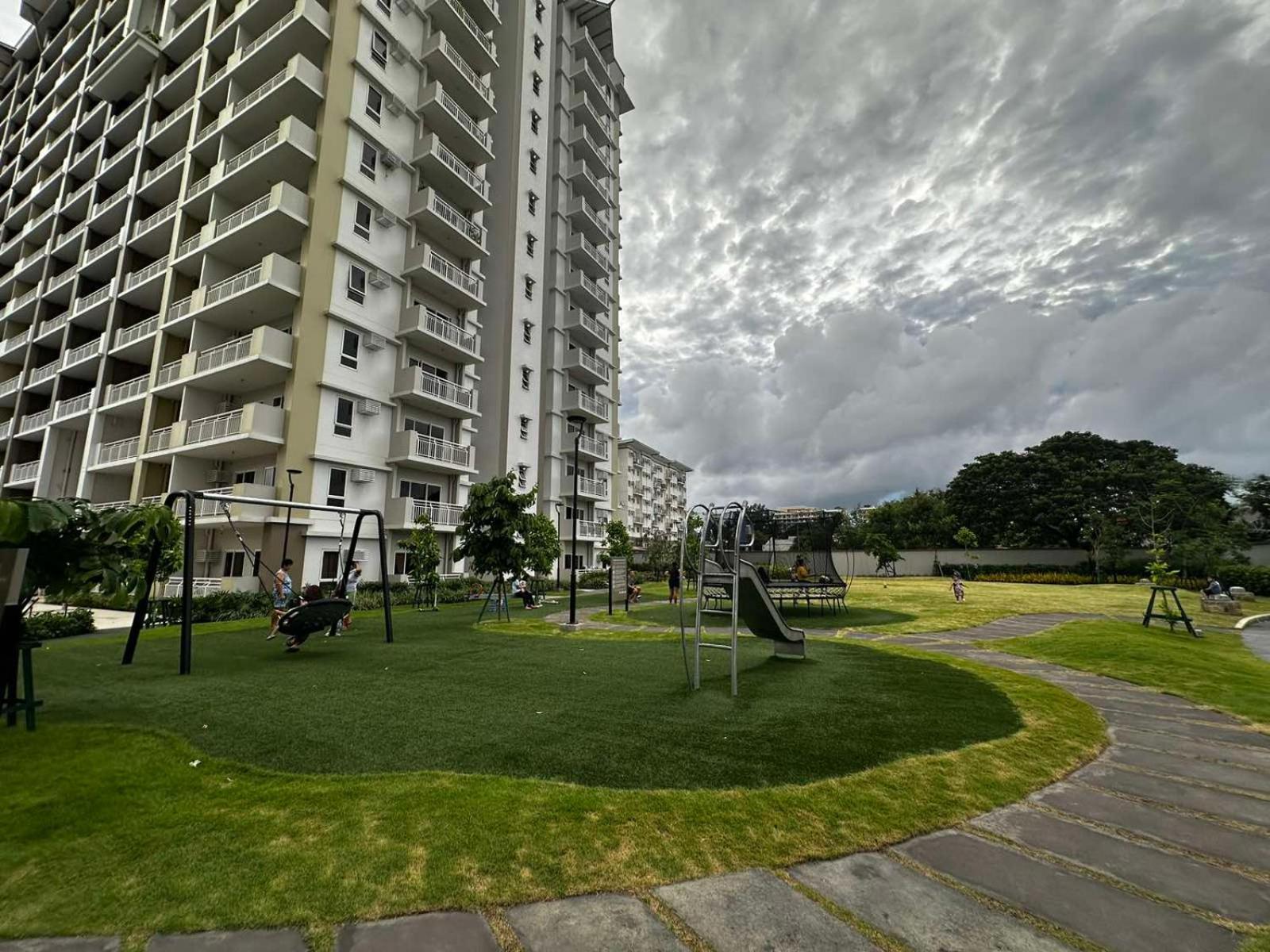2 Bedroom Condo Unit Near Sm Bf & Naia At The Atherton By Dmci With 2 Balcony Paranaque City ภายนอก รูปภาพ