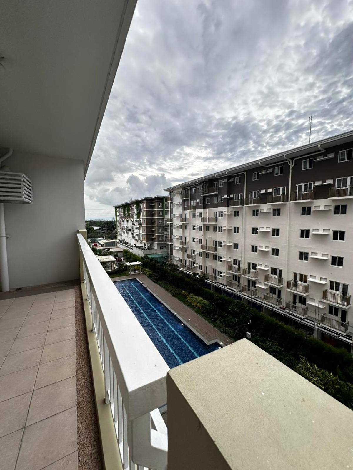2 Bedroom Condo Unit Near Sm Bf & Naia At The Atherton By Dmci With 2 Balcony Paranaque City ภายนอก รูปภาพ